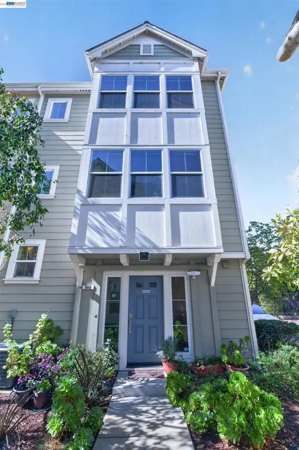 908 Arietta Dr, Mountain View, CA 94043