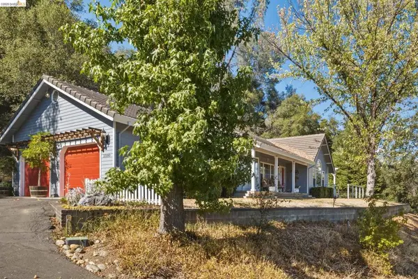 23180 Gold Springs Dr, Columbia, CA 95310