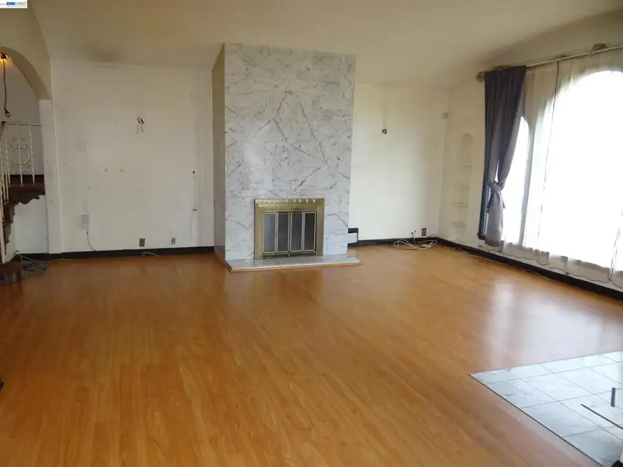 596 Walnut St, San Bruno, CA 94066 - #3