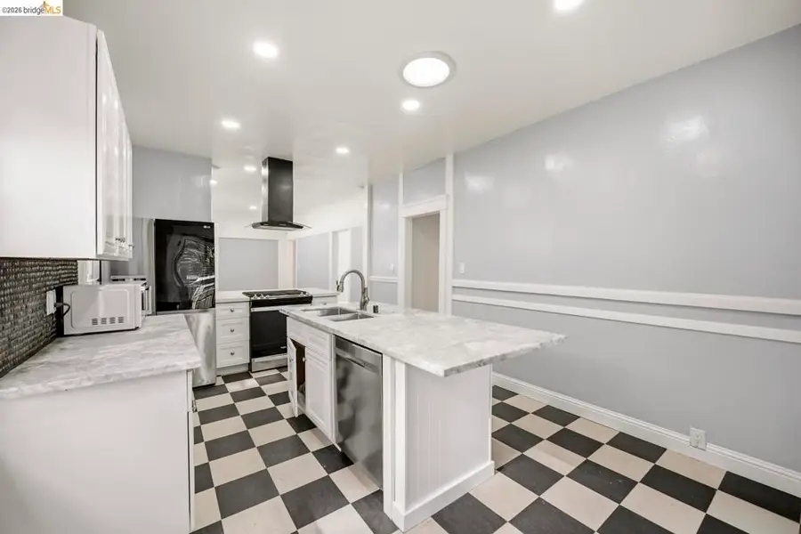 3131 Magnolia St, Oakland, CA 94608 - #3