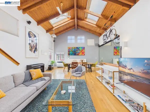 2932 Filbert St #2, Oakland, CA 94608