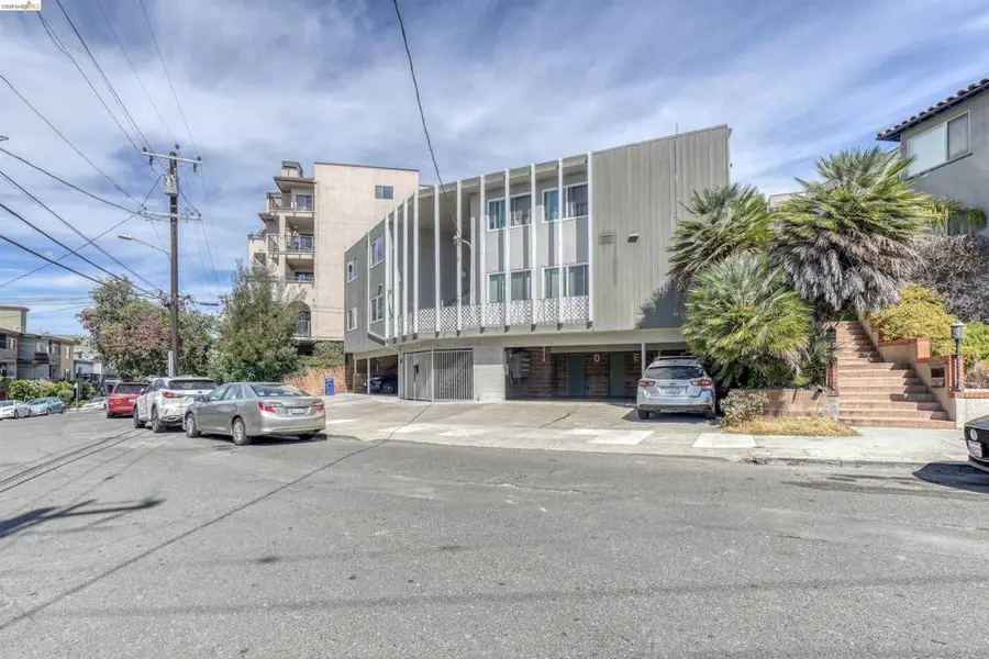 296 Lester Ave, Oakland, CA 94606 - #3