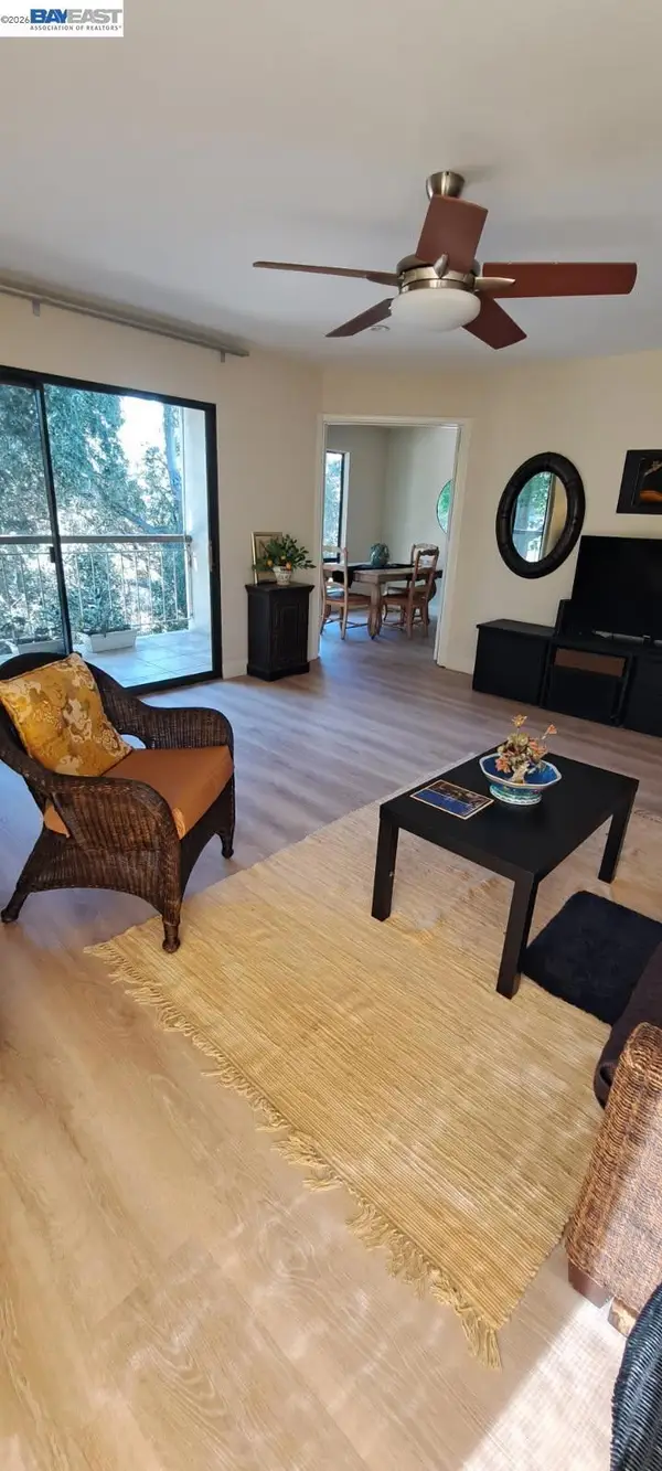 370 N Civic Dr #305, Walnut Creek, CA 94596