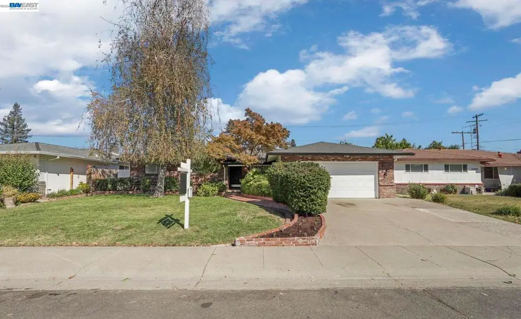 1075 Lake Glen Way, Sacramento, CA 95822 - #1