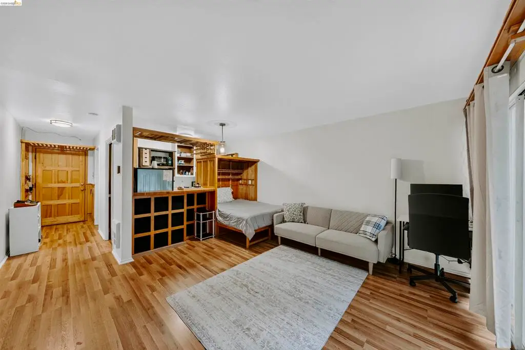 425 Orange St #210, Oakland, CA 94610 - #1
