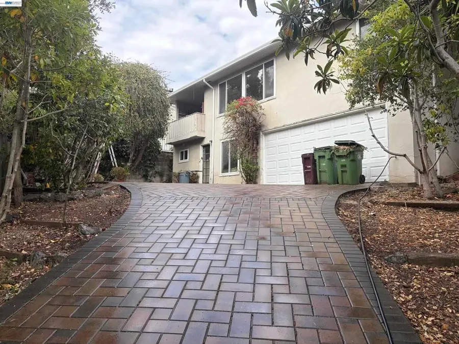 33 Buckeye Ave, Oakland, CA 94618 - #3