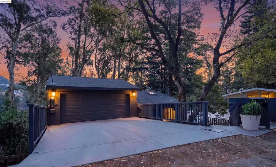 7099 Pinehaven Road, Oakland, CA 94611 - #2