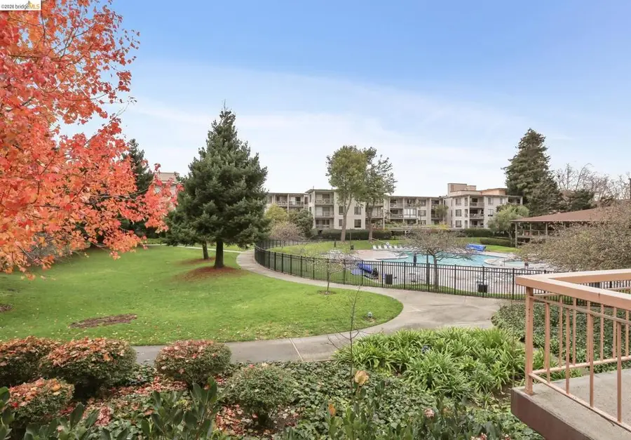 4 Commodore Dr #D222, Emeryville, CA 94608 - #3