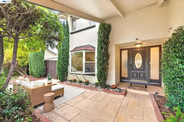 2784 Crater Rd, Livermore, CA 94550