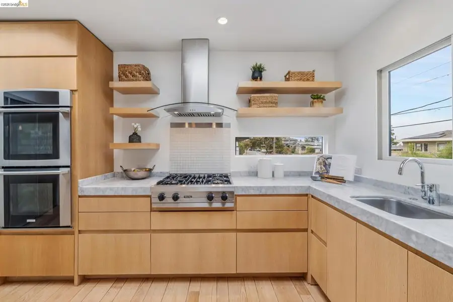 5427 Carlton St, Oakland, CA 94618 - #2