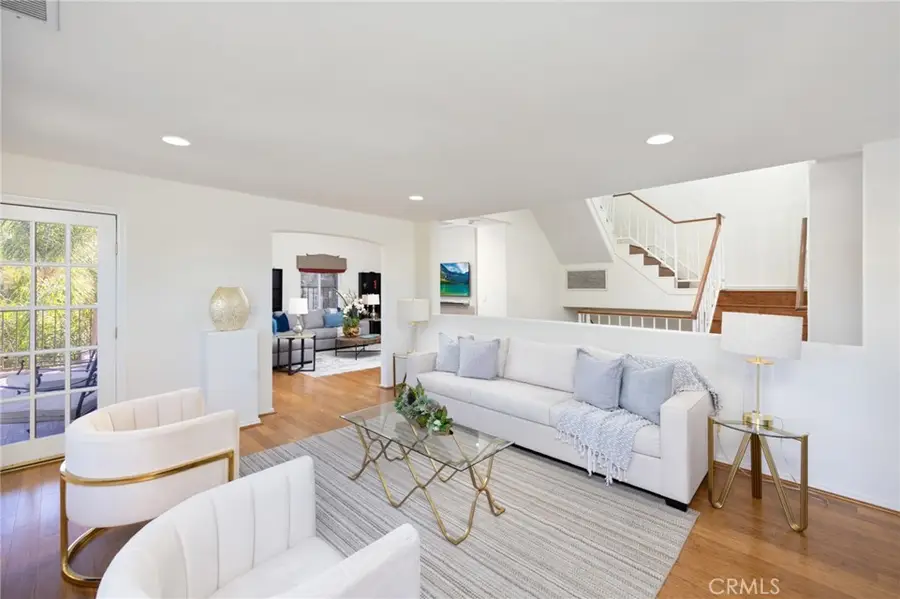 15330 Del Gado Drive, Sherman Oaks, CA 91403 - Image #3