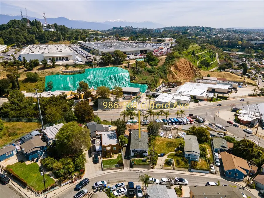986 Gifford Avenue, East Los Angeles, CA 90063 - Image #2