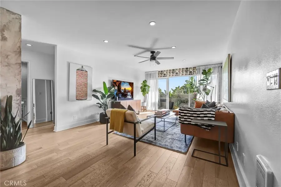 8400 De Longpre #212, West Hollywood, CA 90069 - #3