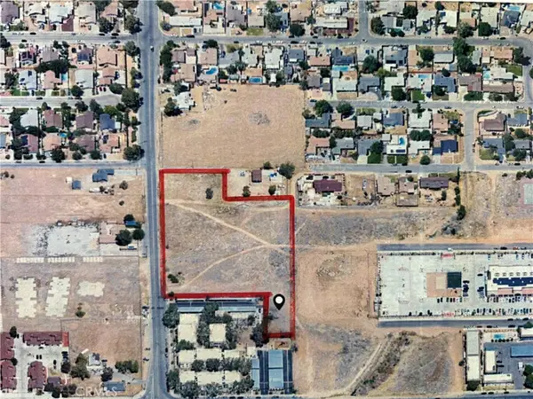 15 Th St Avenue E, Palmdale, CA 93550