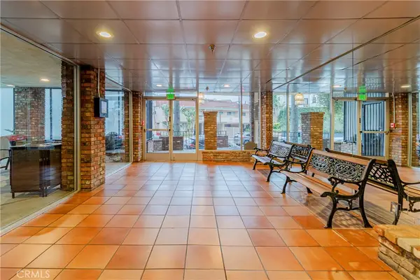 2260 N North Cahuenga Boulevard #302, Los Angeles, CA 90068