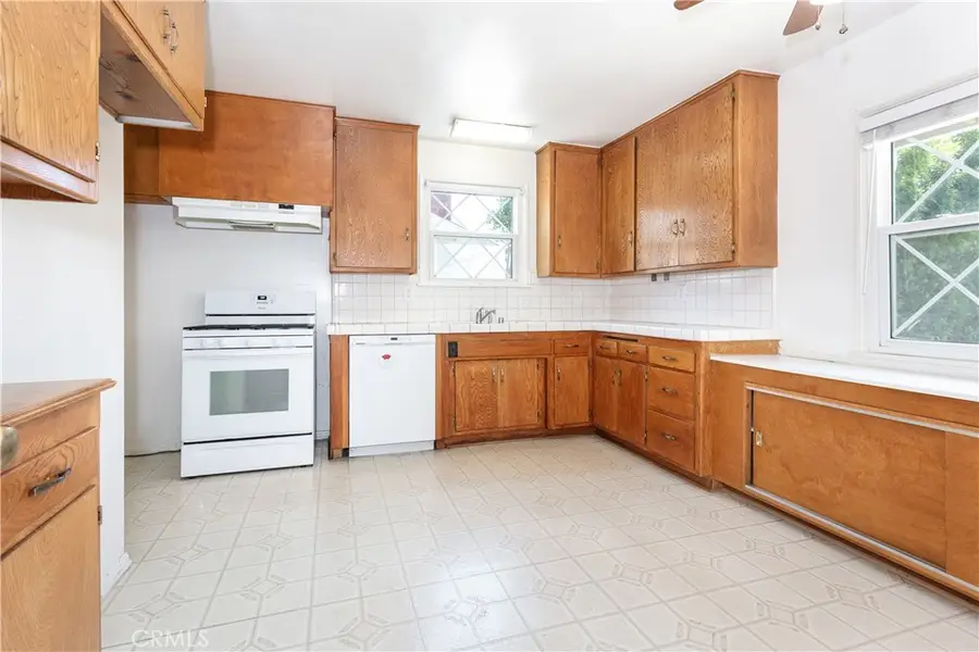 10436 Columbus Avenue, San Fernando, CA 91345 - #2