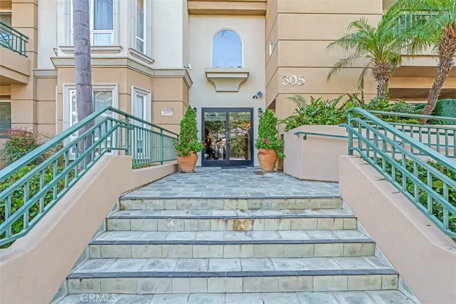 305 Arnaz Drive #103, Los Angeles, CA 90048 - Image #2