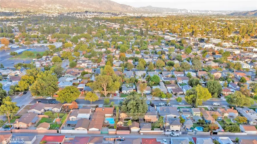 1527 N Avon Street, Burbank, CA 91505 - Image #2