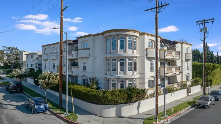 4832 Whitsett Avenue #301, Valley Village, CA 91607 - Image #2