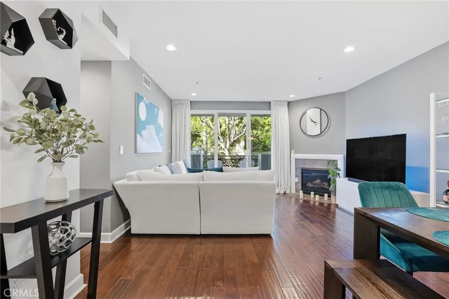 6038 Carlton Way #101, Los Angeles, CA 90028 - #3