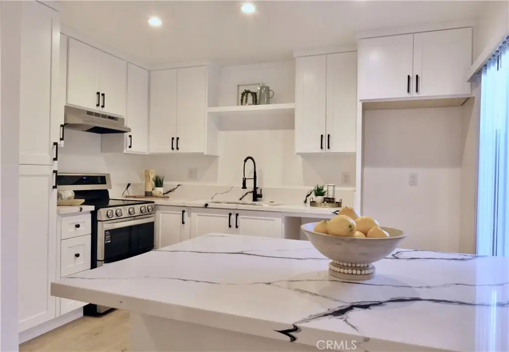 7300 Lennox #J3, Van Nuys, CA 91405 - #1