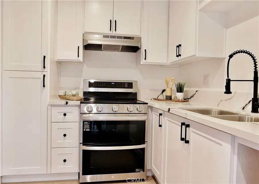 7300 Lennox #J3, Van Nuys, CA 91405 - #2