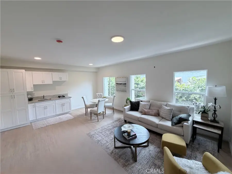 125 W Chestnut Street, Glendale, CA 91204 - #2