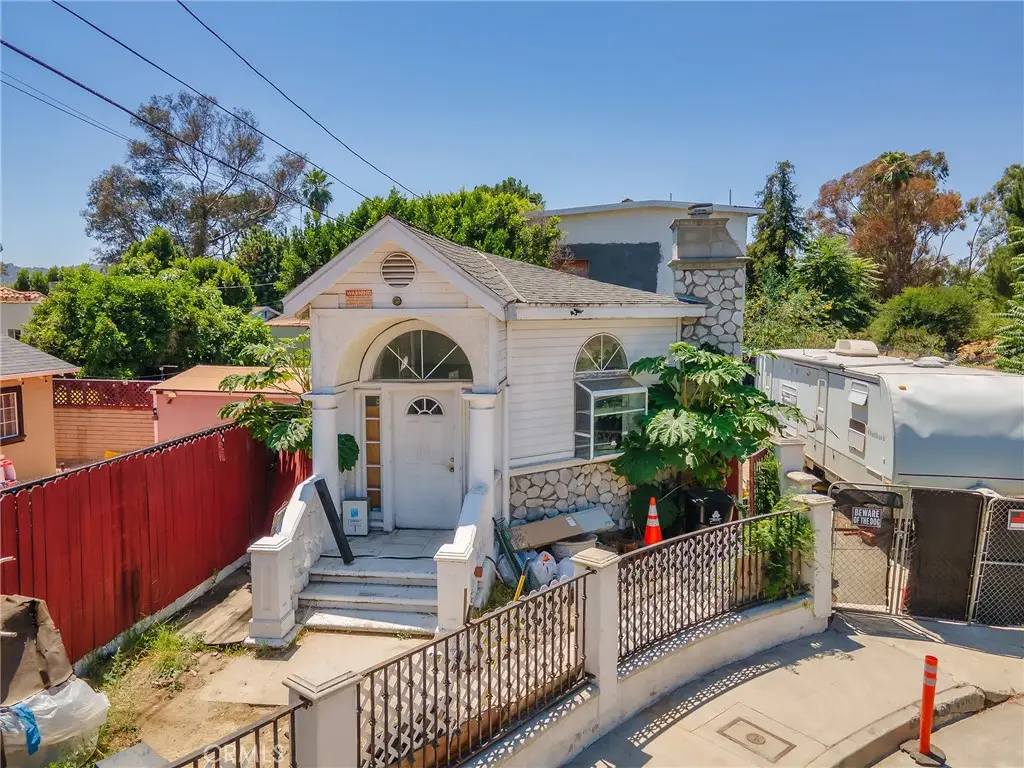4463 Bellflower Avenue, West Toluca Lake, CA 91602 - #1