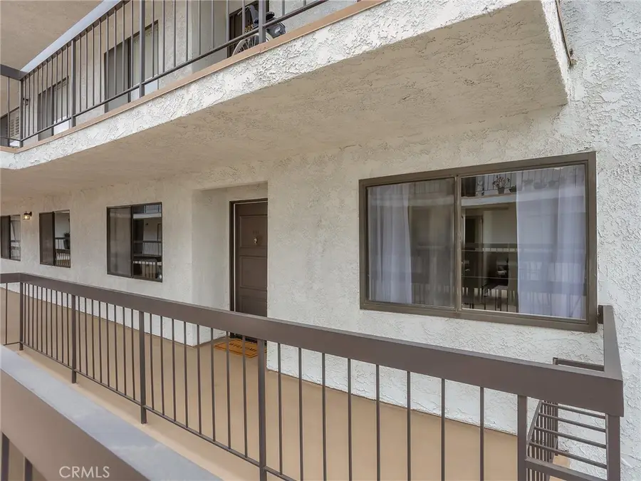 635 E Elmwood Avenue #203, Burbank, CA 91501 - #2