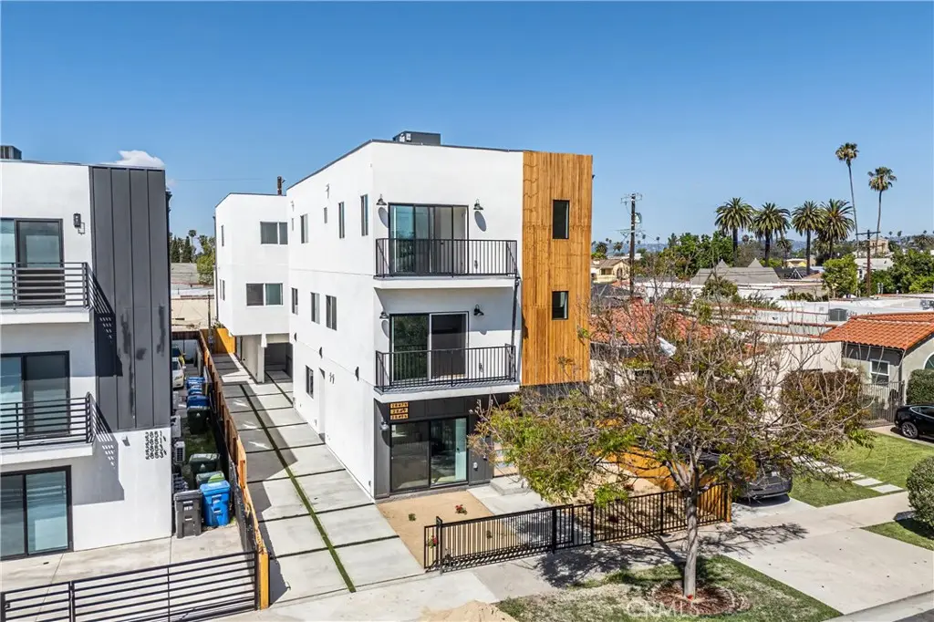 2847 S Victoria, Los Angeles, CA 90016 - #1