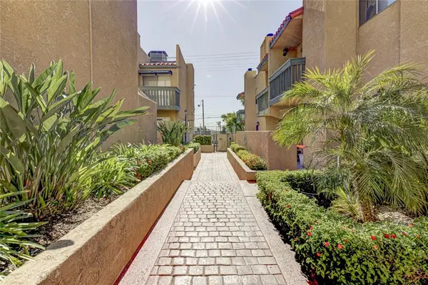 10260 Plainview Avenue #22, Tujunga, CA 91042