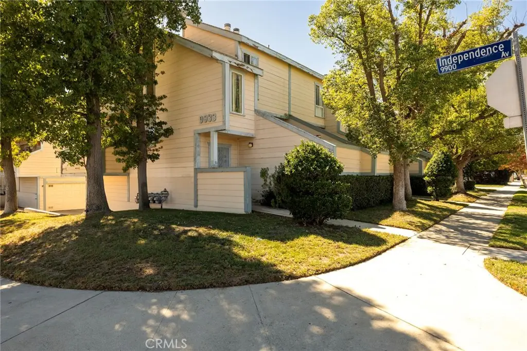 9933 Independence #B, Chatsworth, CA 91311 - #1