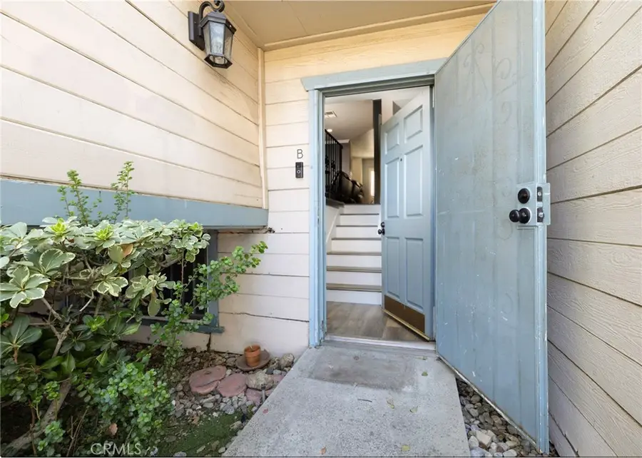 9933 Independence #B, Chatsworth, CA 91311 - #2