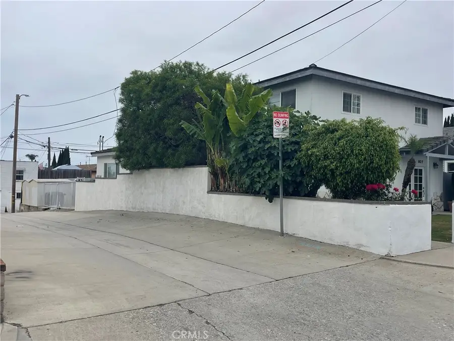 927 W 6th Street, San Pedro, CA 90731 - #2