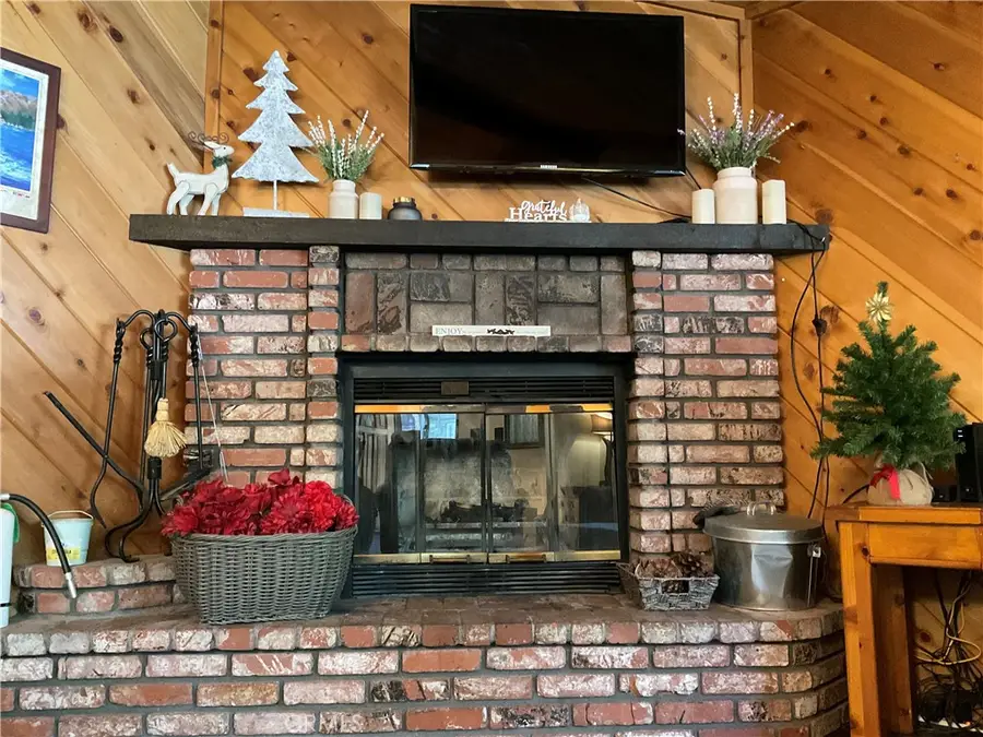 42592 Cedar Avenue, Big Bear Lake, CA 92315 - Image #3