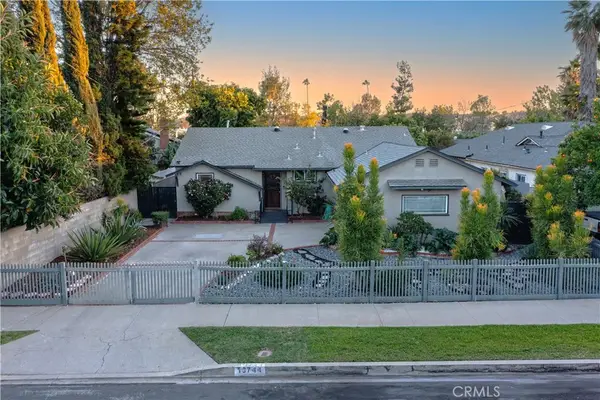 13744 Bessemer St, Valley Glen, CA 91401