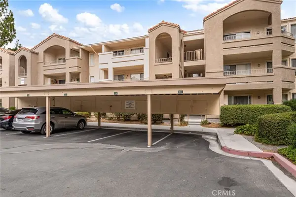 1020 La Terraza Cir. #102, Corona, CA 92879