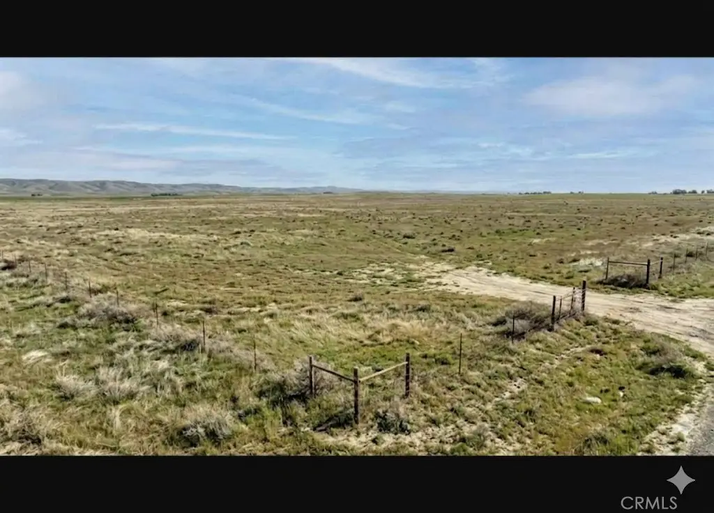10 Avenue G, North Antelope Valley, CA 93535 - #1
