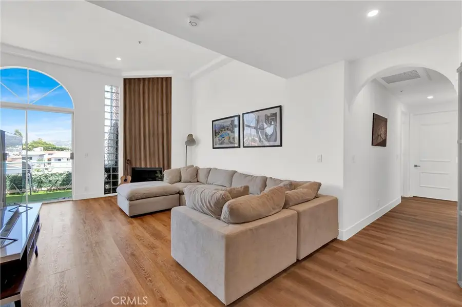 4830 Elmwood Avenue #302, Los Angeles, CA 90004 - #2