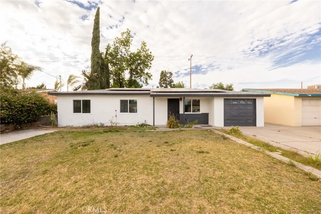 424 E 1st, Rialto, CA 92376 - #1