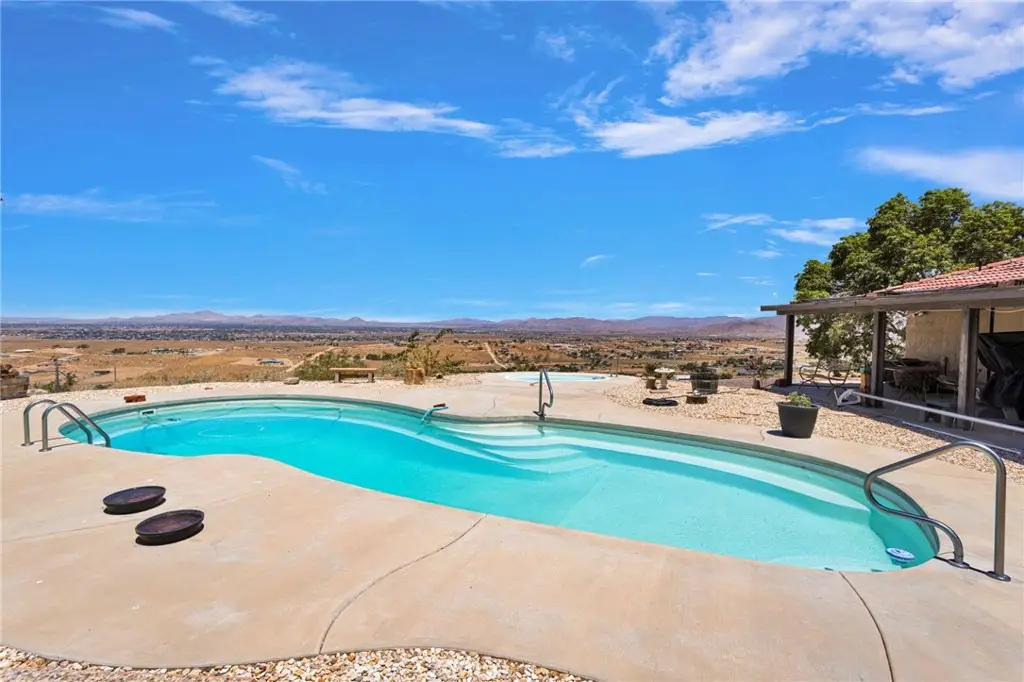 8988 Buena Vista, Apple Valley, CA 92308 - #1