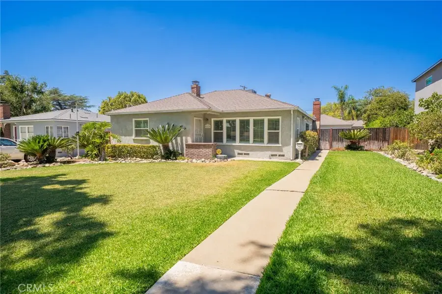 695 N Laurel Avenue, Upland, CA 91786 - #3