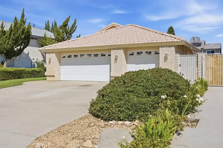 17980 Lakeview, Victorville, CA 92395 - #3