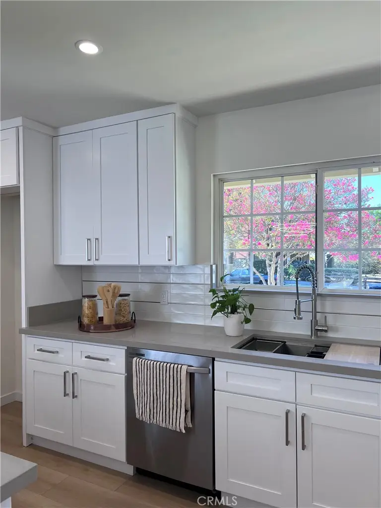 285 E Mckinley Avenue, Pomona, CA 91767 - #2