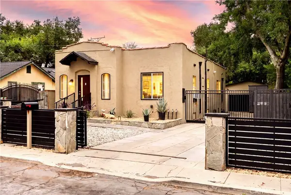 868 W Calaveras, Altadena, CA 91001
