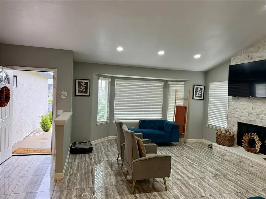 6194 N Walnut, San Bernardino, CA 92407 - #2