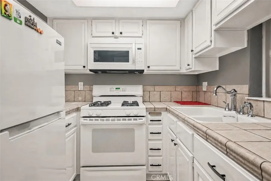 577 W 9th, Upland, CA 91786 - #3