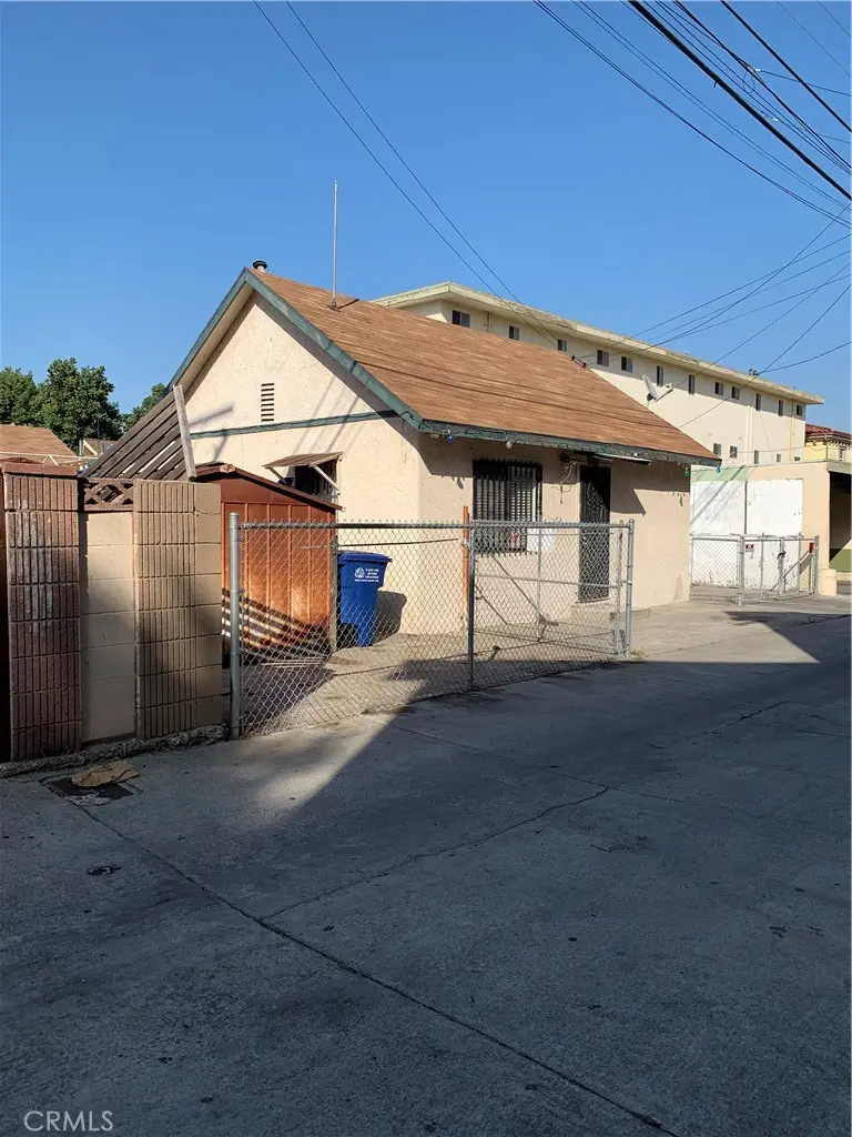 2960 Clarendon Avenue, Huntington Park, CA 90255 - #2