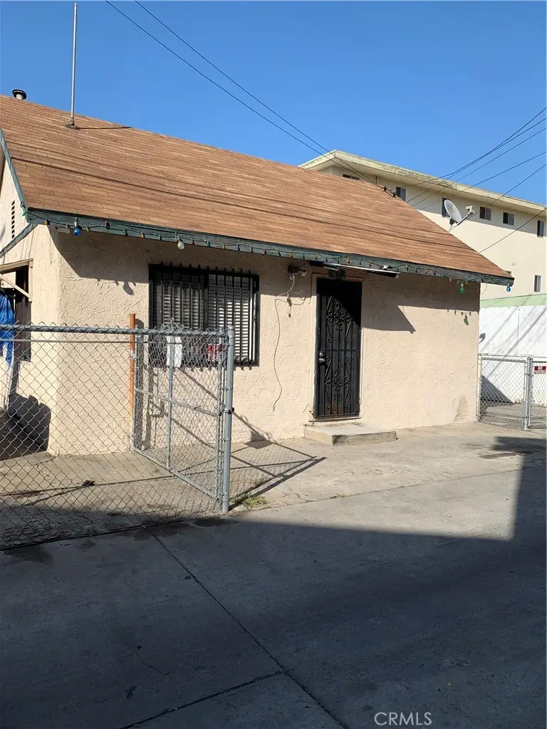 2960 Clarendon Avenue, Huntington Park, CA 90255 - #3