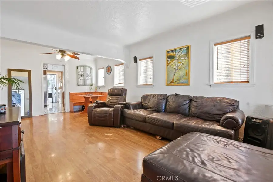 305 E 52nd Street, Long Beach, CA 90805 - Image #2
